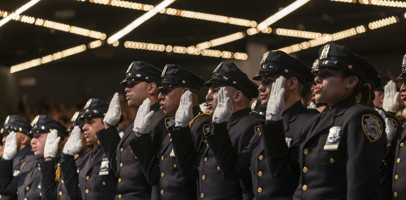 5 reasons police officers should have college degrees