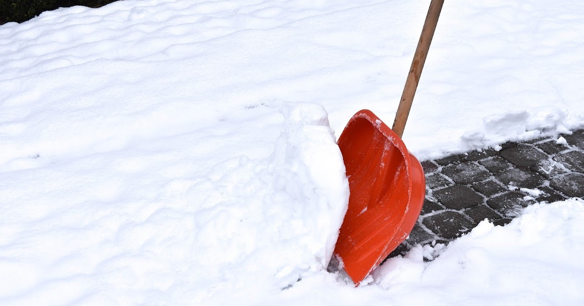 5 Different Types of Snow Shovels and Their Uses