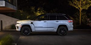 2022 Jeep Grand Cherokee 4xe Hybrid Commands a Hefty Price Premium