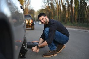 replacing-flat-tyre