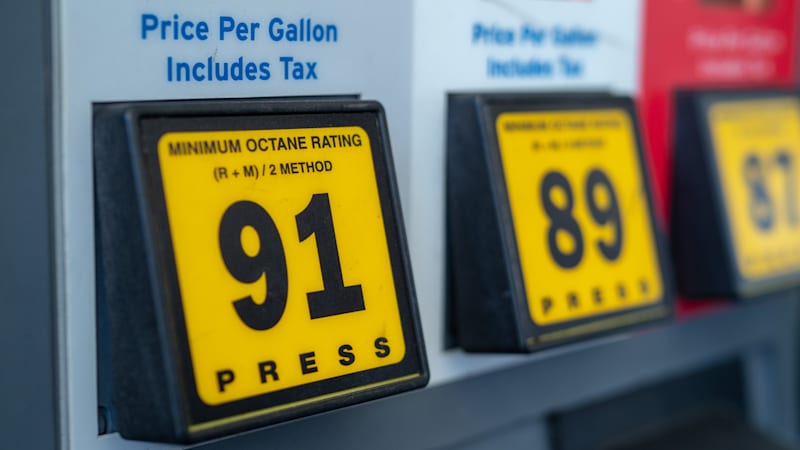 Gas prices hold steady as summer driving ramps up