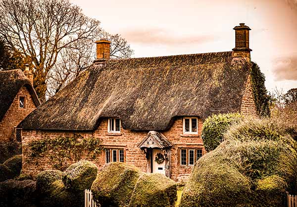 How much does it cost to repair a thatched roof?