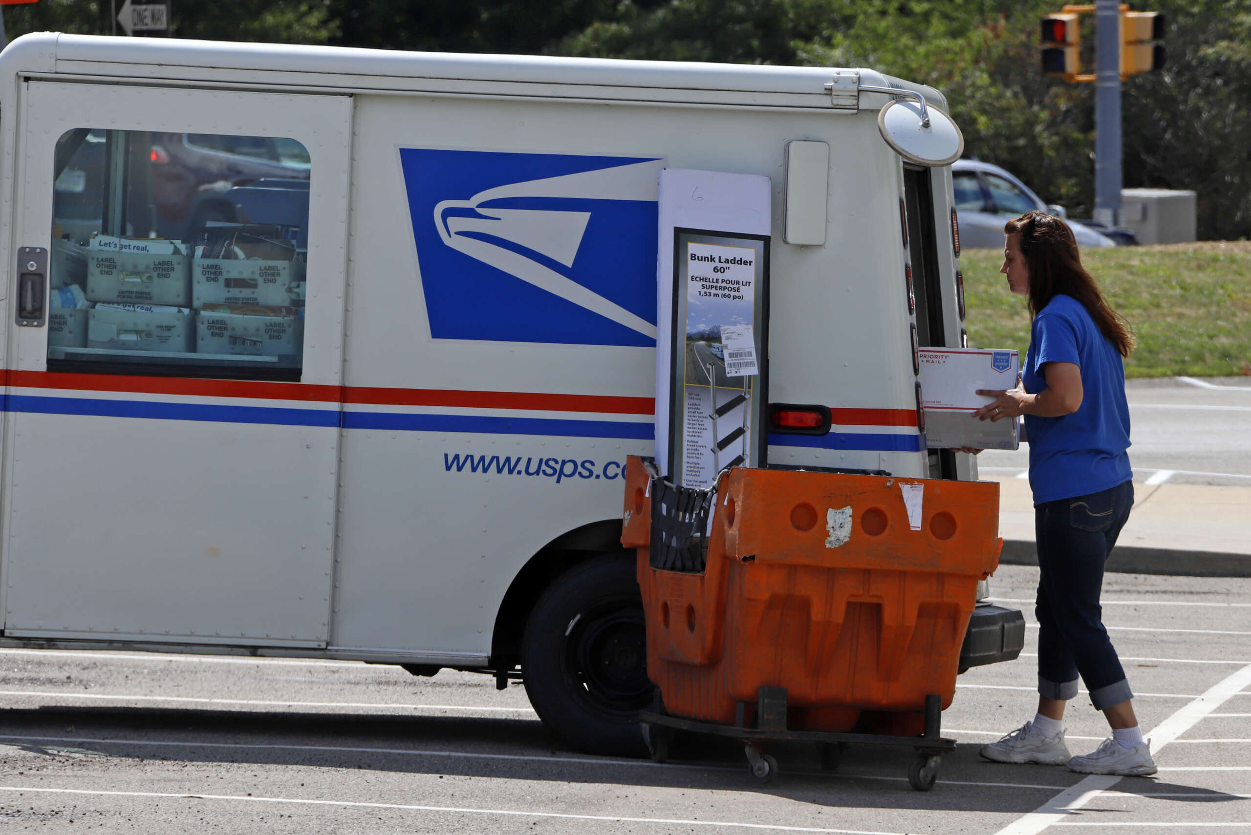 USPS reform bill now avoids higher health premiums for other federal employees - Federal News Network