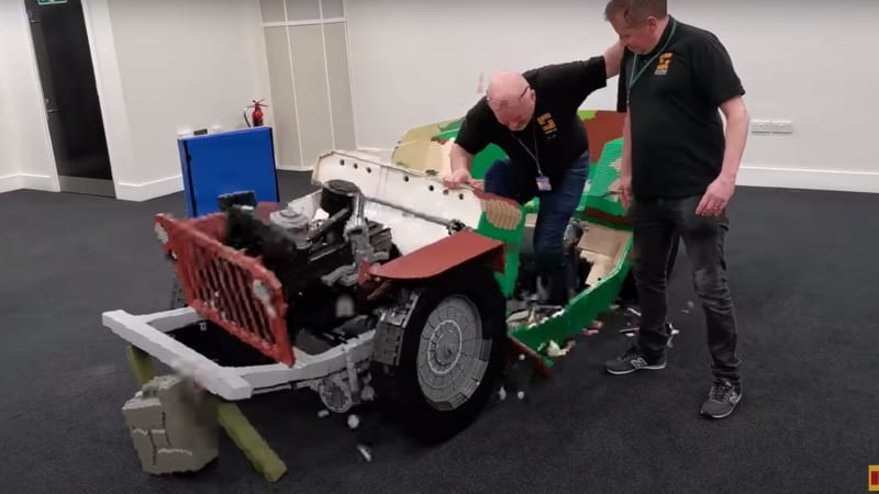 Lego Jeep of 120,000 pieces crumbles after builder sits in it