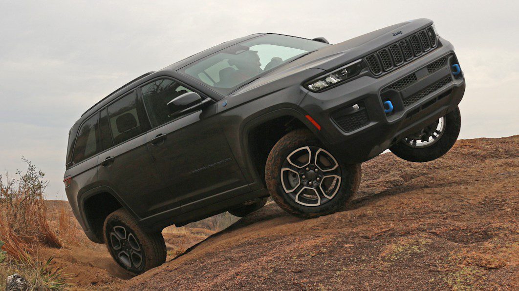 2022 Jeep Grand Cherokee 4xe First Drive Review | Killer road trip package