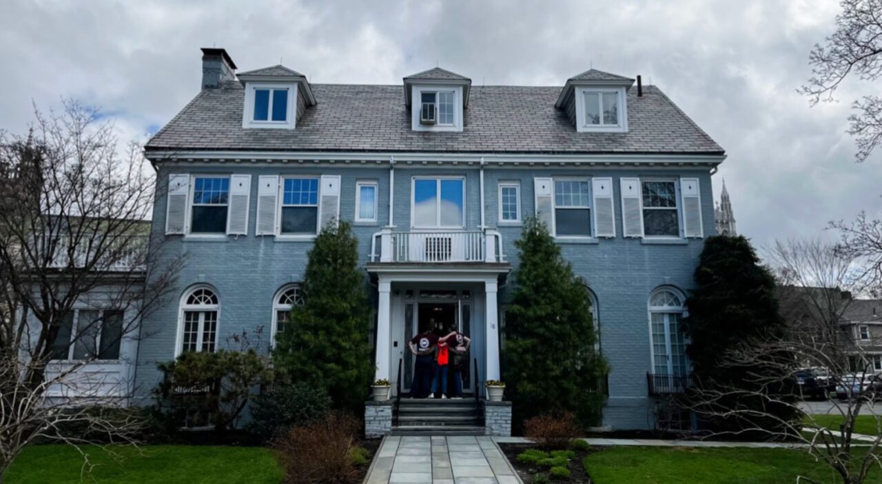 BC Graduate Employees Union Delivers Health Care Petition to Leahy's Office - The Heights