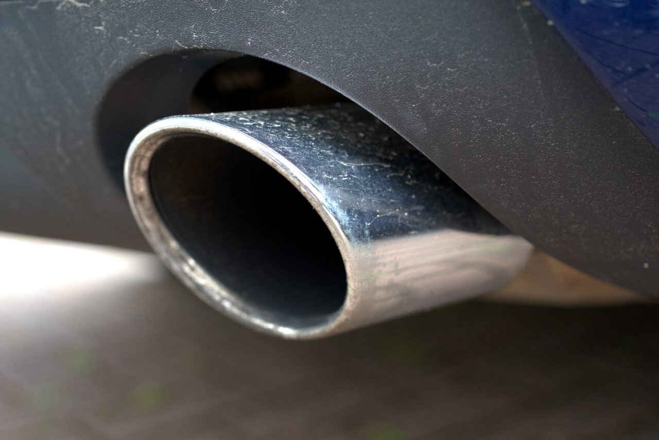 Car exhaust clean air