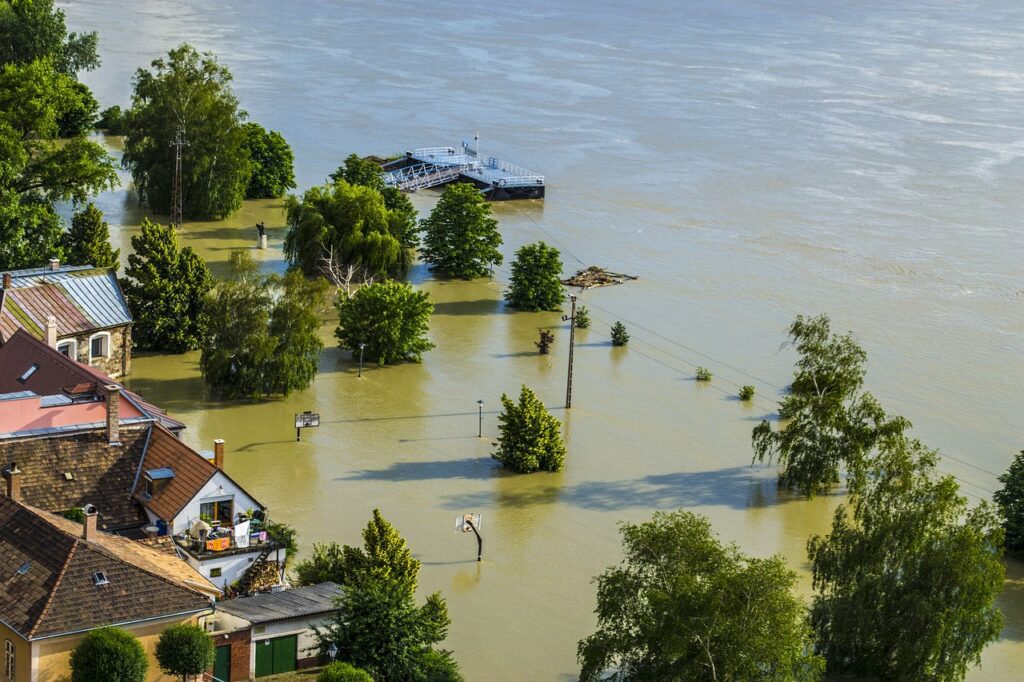 How to Prepare for Flash Floods and Thunderstorms 1