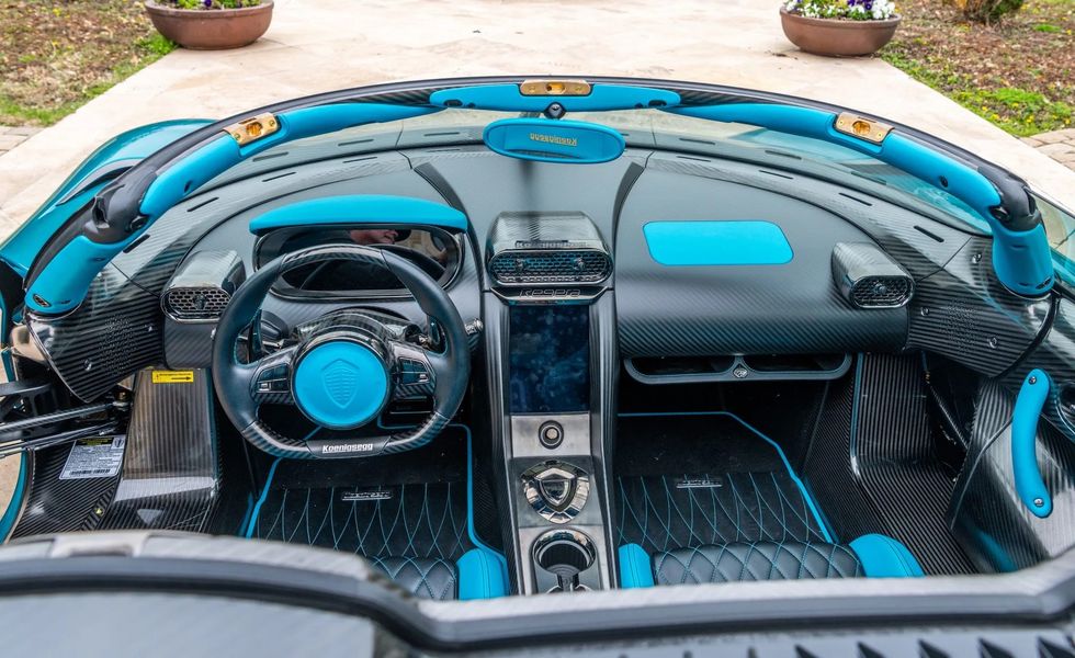 2021 koenigsegg regera interior top view