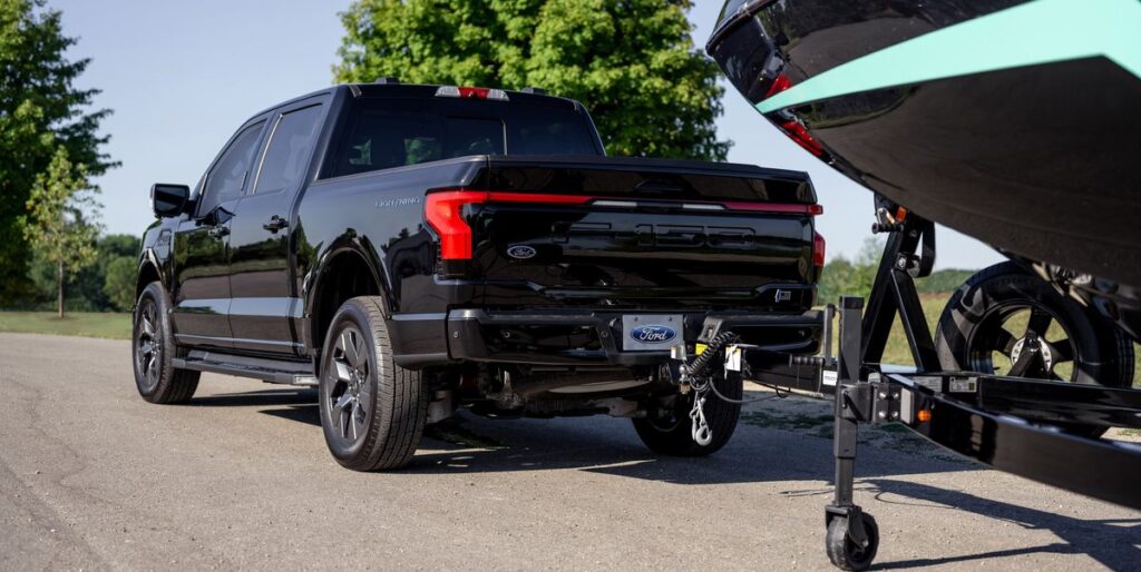 Ford Automates a Tricky Task: Backing Up to Your Trailer