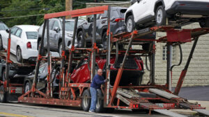 US sales at top automakers rise on improving inventory, Toyota struggles