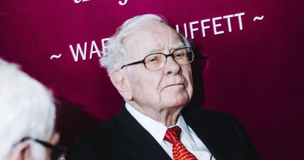 Warren Buffett predicts earnings decline at Berkshire units