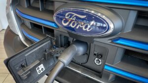 Ford posts $1.76B 1Q profit largely on gas-powered vehicles