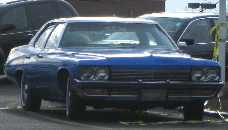 File:1972-1973 Buick LeSabre sedan -- 12-22-2011.jpg