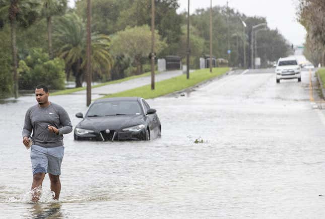 Image for article titled Farmers Exits Florida, Leaving Thousands Without Car Insurance Ahead Of Hurricane Season