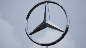 Mercedes recalls 140,000 current models over faulty fuel pumps