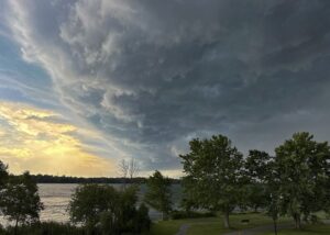 Tornado warning issued for Montreal