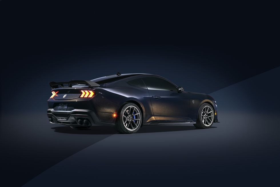 2024 ford mustang dark horse