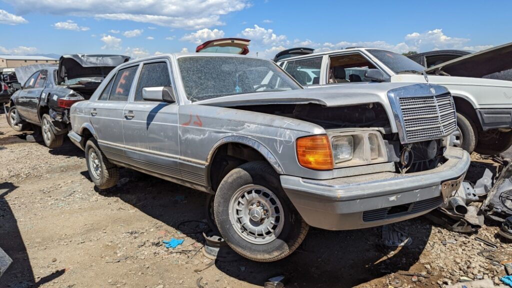 Junkyard Gem: 1985 Mercedes-Benz 300 SD