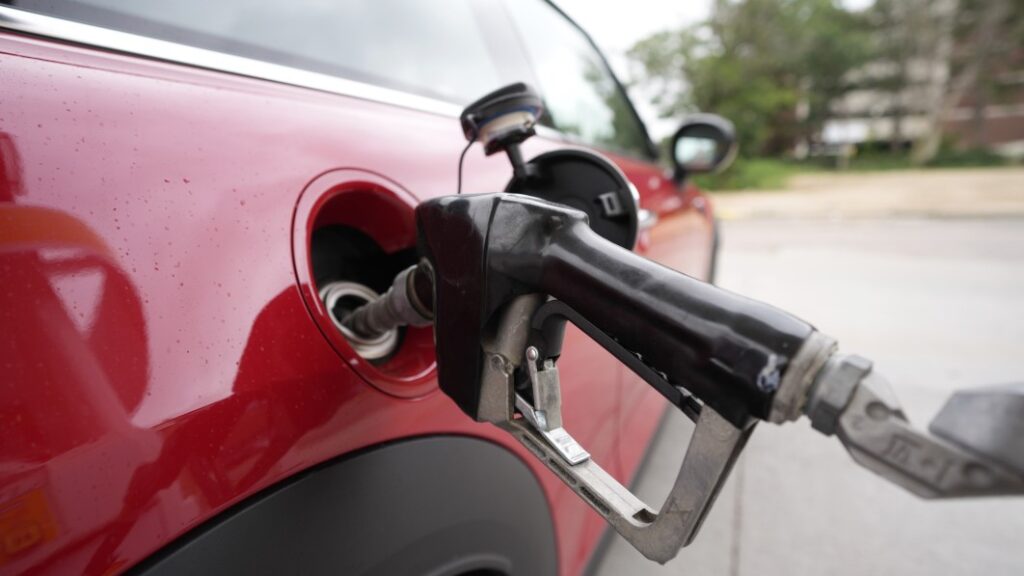Gasoline prices soar to U.S. seasonal record