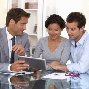 An advisor with a client couple