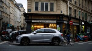 Paris aims to drive out big SUVs by issuing big parking fees