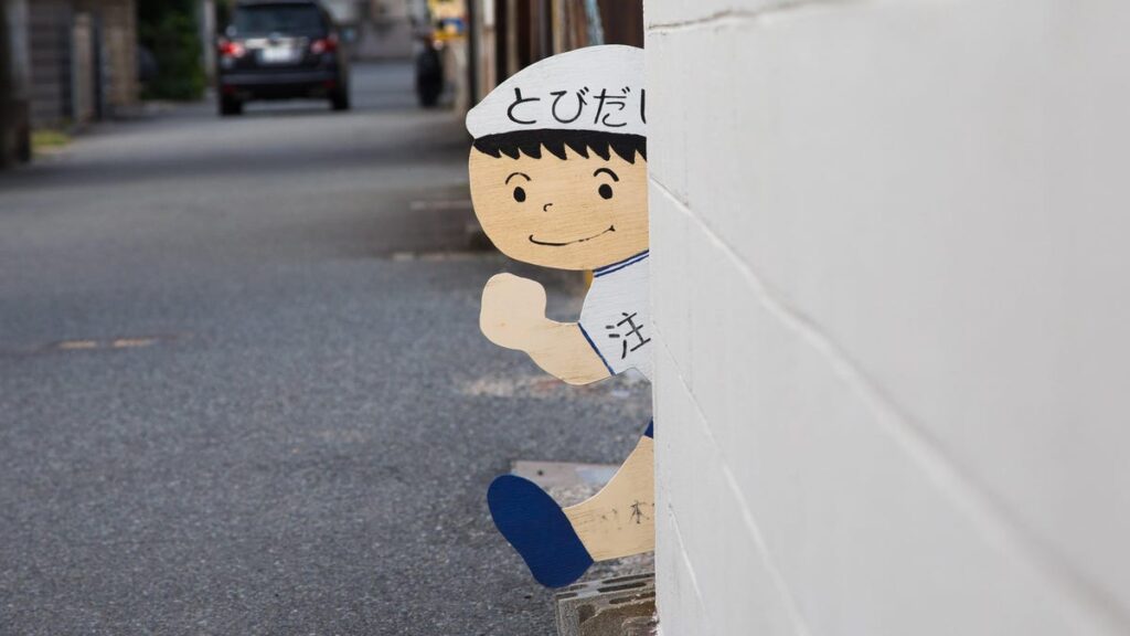 These Hand-Painted Traffic Signs Reduced Japan's Traffic Accidents