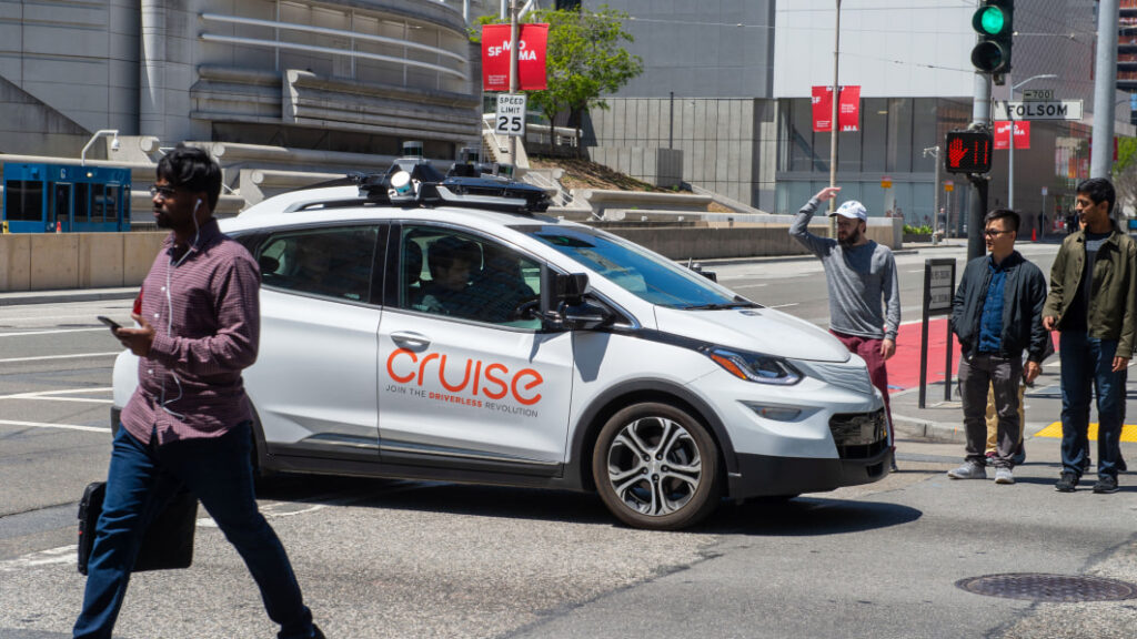 Cruise offers $75,000 to resolve robotaxi crash probe