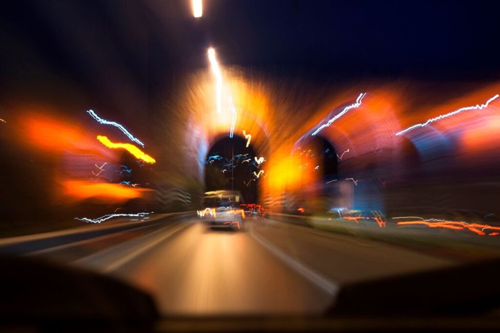 The road as seen through the eyes of a drunk driver