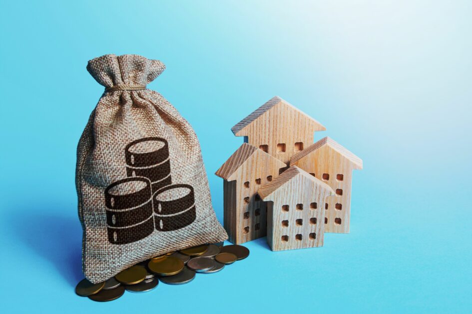 Understanding the Factors that Impact Home Insurance Cost, image of a 4 wooden houses and a sack of coins, GasanMamo