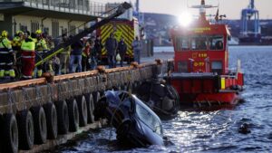 Sauna-Goers Wearing Only Towels Jump Into Norwegian Fjord To Rescue 2 From Sinking Car