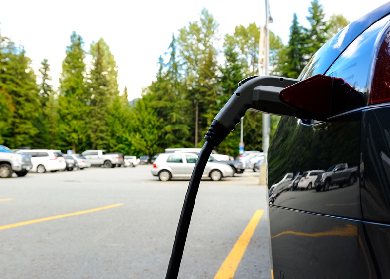 Electric vehicle charging station