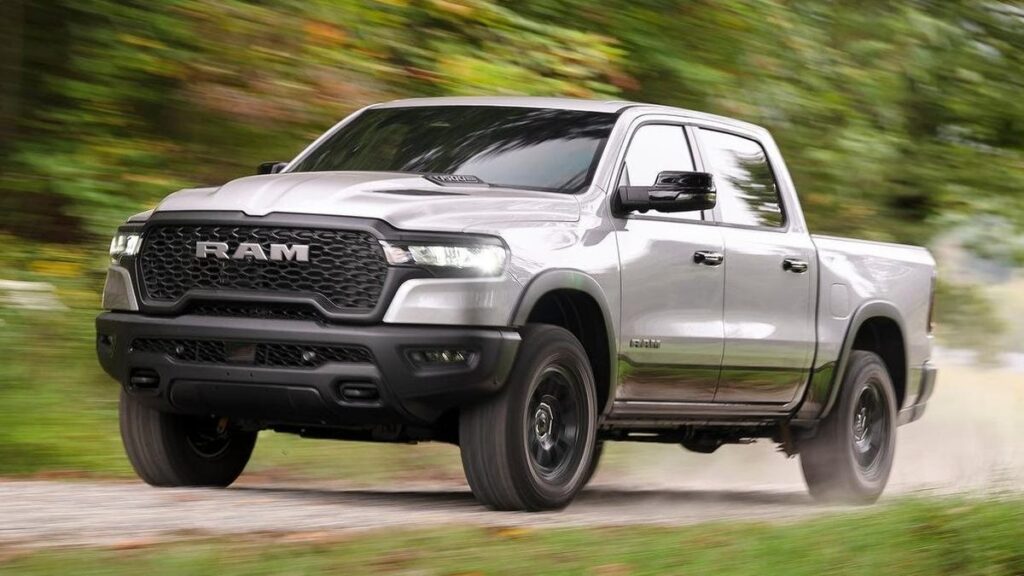 2025 Ram 1500's New Twin-Turbo Inline-Six Barely Beats Old V8's Gas Mileage