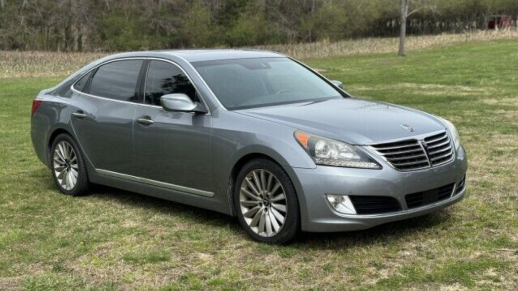 I'm In My Late 30s, And I'm Hyundai Equus-Curious
