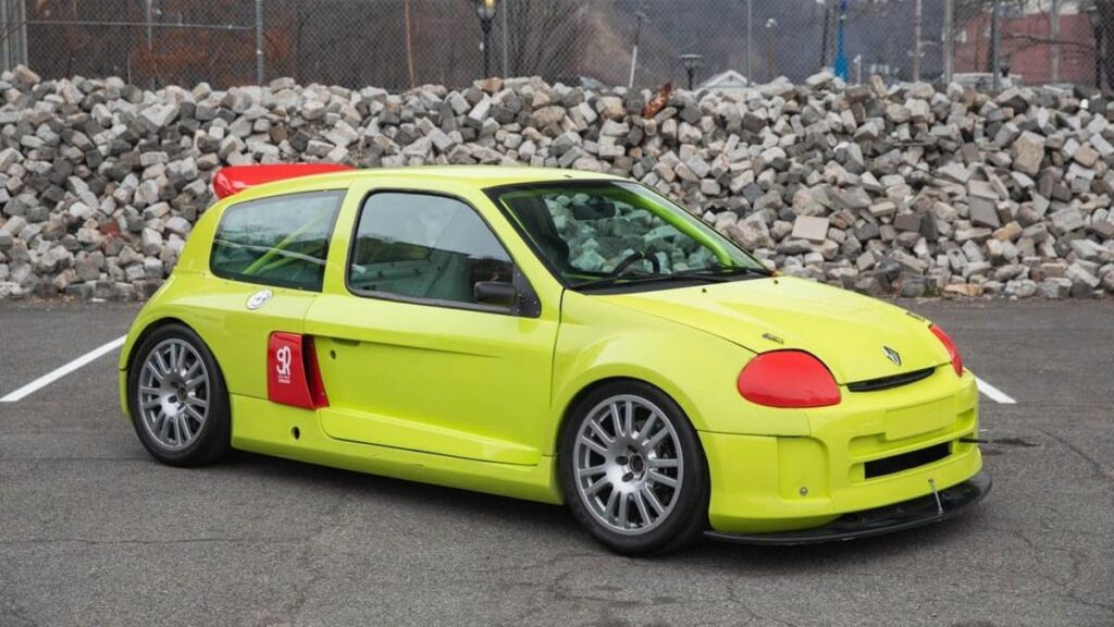 Make This Incredibly Rare Renault Hot Hatch Your Next Track Car
