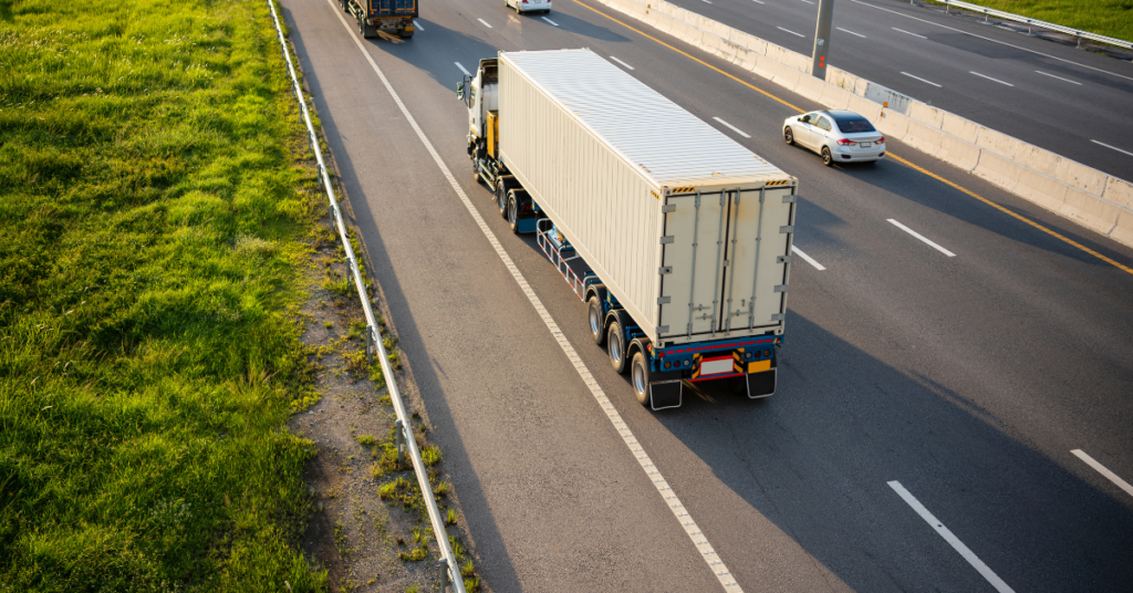 How Can HGV & Lorries Insurance Minimise Financial Loss in Accidents?
