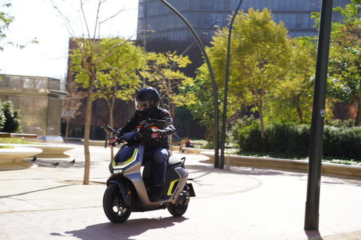 Zeeho AE6+ Electric Scooter 