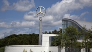 UAW loses unionization vote at Alabama Mercedes factory