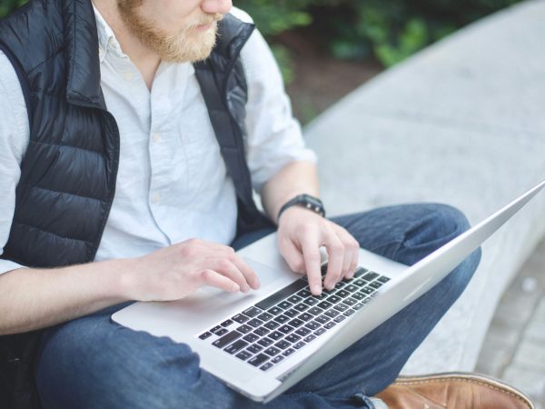 Licence-Man-Laptop