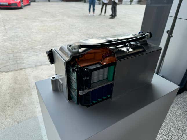 Cutaway of a Porsche 911 T-Hybrid battery