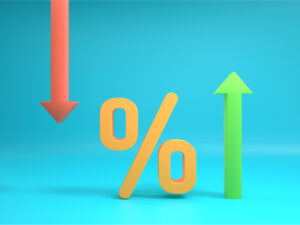 Red arrow pointing down and green arrow pointing up on either side of a percentage sign