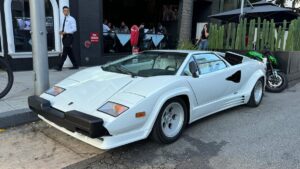 'Ugly' U.S.-Spec Lamborghini Countach Bumpers Are Cool, Actually