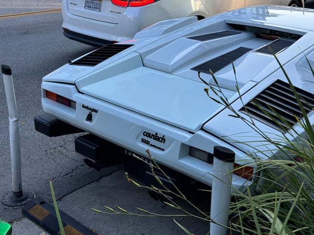 Rear bumper of a white Lamborghini Countach