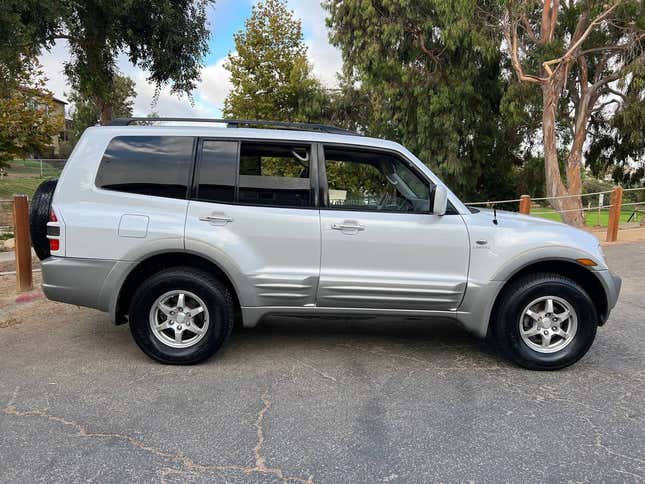 Image for article titled At $12,950, Is This 2002 Mitsubishi Montero A Mountain Of A Deal?