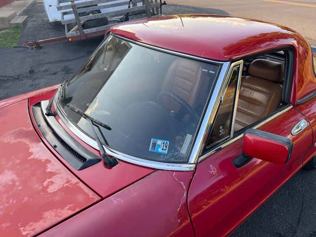 Image for article titled At $2,900, Would You Rush To Buy This 1988 Alfa Romeo Spider Veloce?