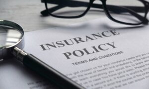 Insurance agency vs. brokerage: which should you choose?