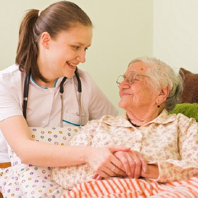 A home care aide with a woman who needs care. Via DAMS.