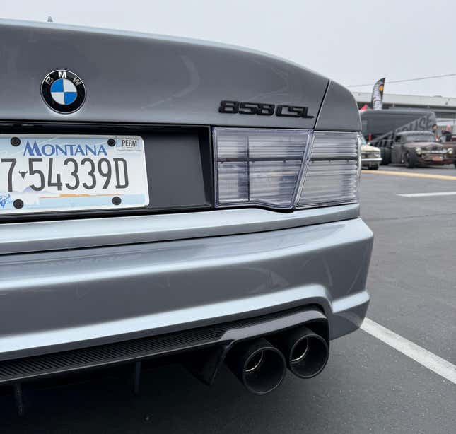 Rear badge of the silver BMW 858 CSL