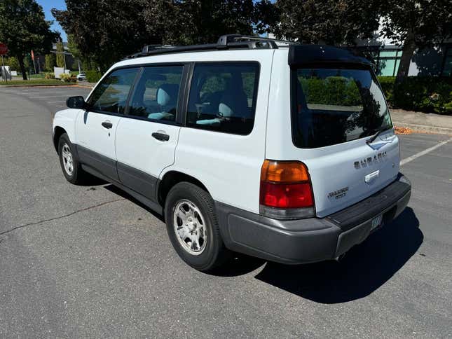 Image for article titled At $8,000, Could You See This 2000 Subaru Forester For The Trees?