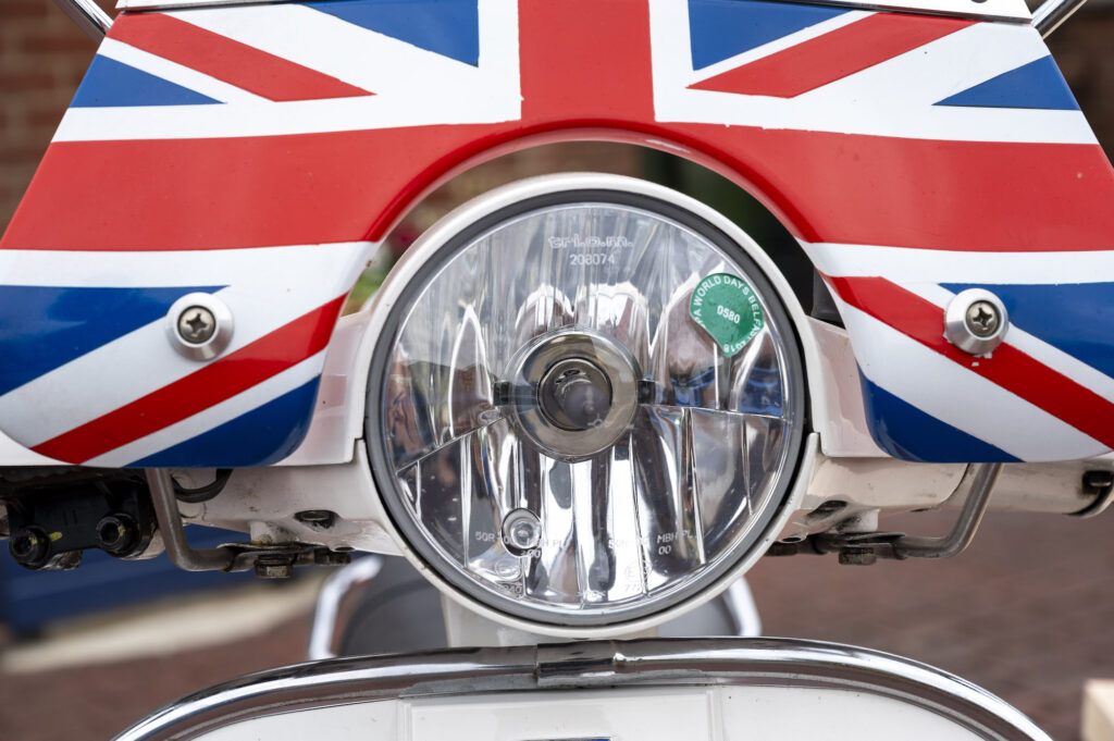 Vespa PX150 headlight with union jack windshield